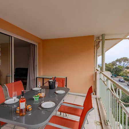 Apartment Les Calanques Du Parc-6 By Interhome